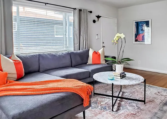 Private, Spacious Apartment With Sunny Patio