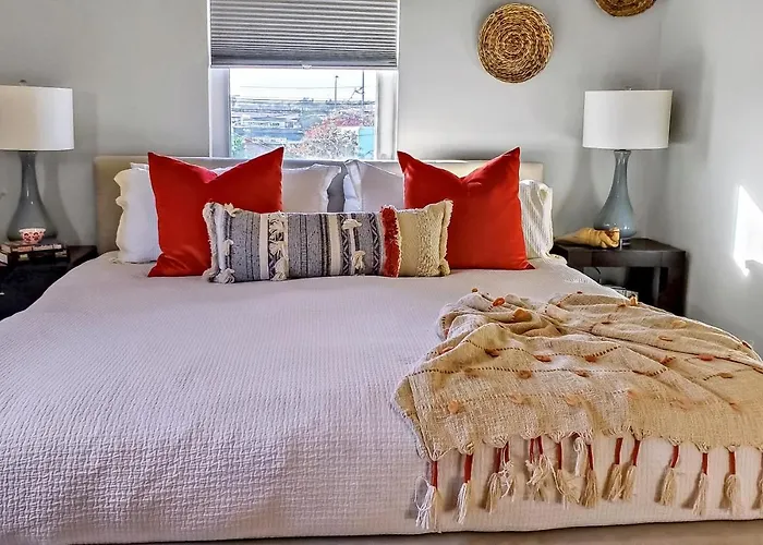 Private, Spacious Apartment With Sunny Patio